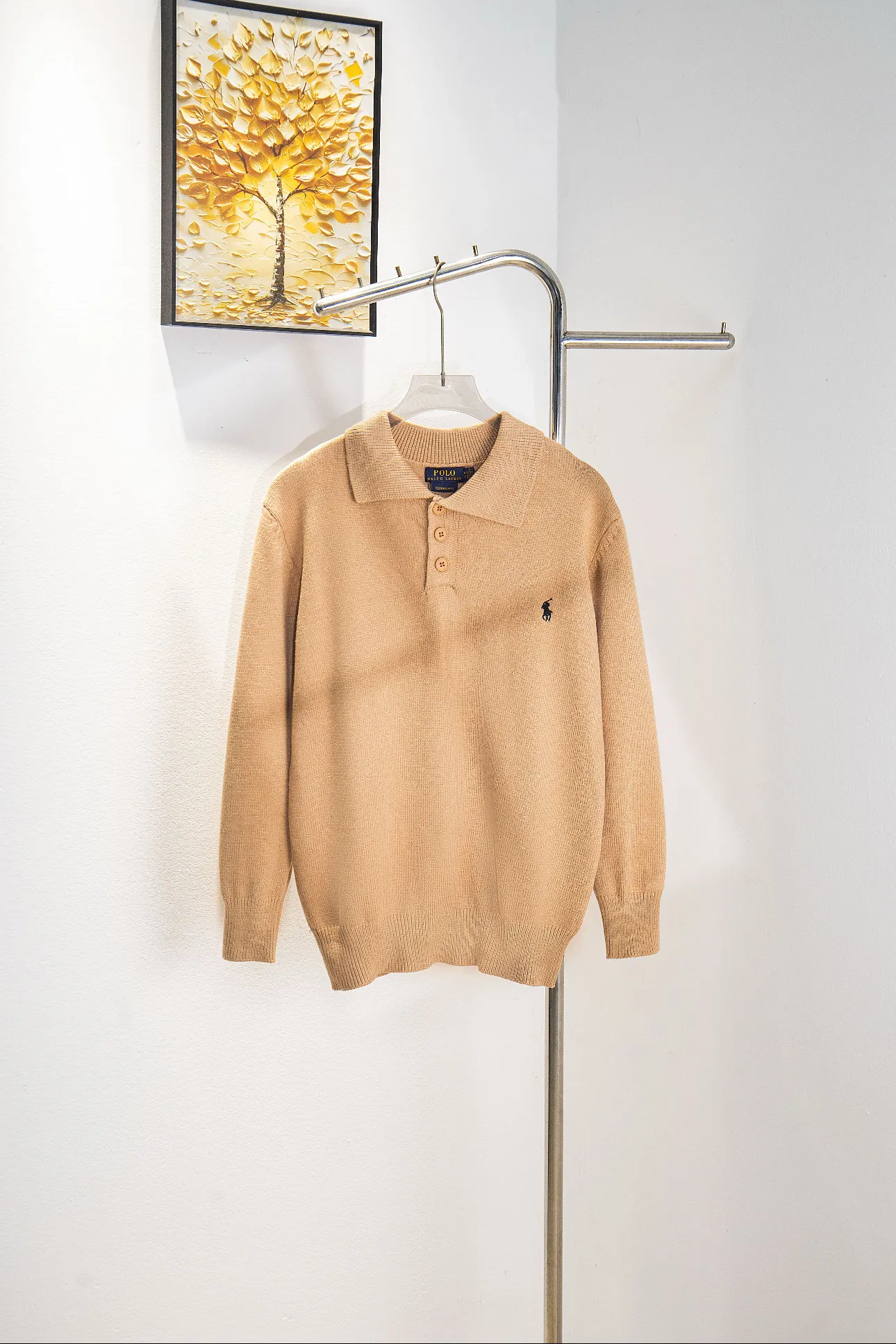 P230 Style number: Y258 Ralph Lauren POLO twist button open-chest sweater is a limited edition every year. There won’t be many styles in the store! Ralph Lauren men's half-button sweater. The shape is really nice. It can be worn alone or as a coat. It can be worn outside the inner layer. It is versatile and looks good. Tag, hanging grain, washable, packaging bag, full set of accessories. The appearance is quite high. The workmanship is super exquisite. Color: navy, gray, apricot, navy. Size: S M L XL